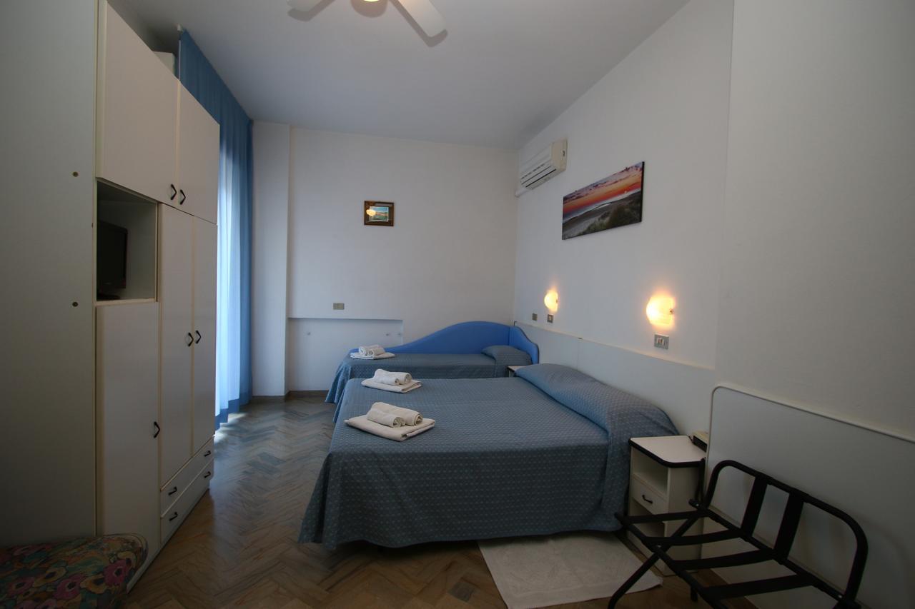 Hotel Tre Assi Rimini Exterior foto