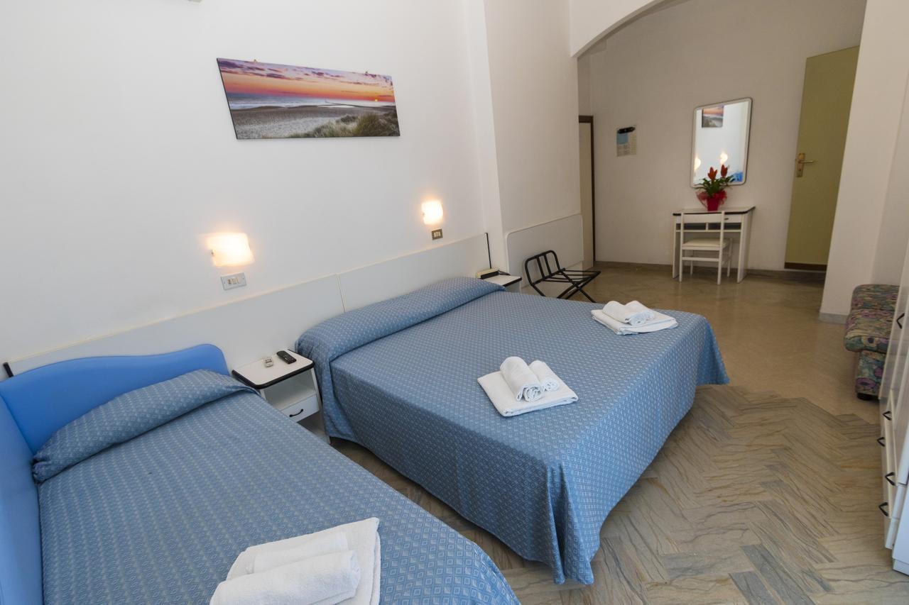 Hotel Tre Assi Rimini Exterior foto