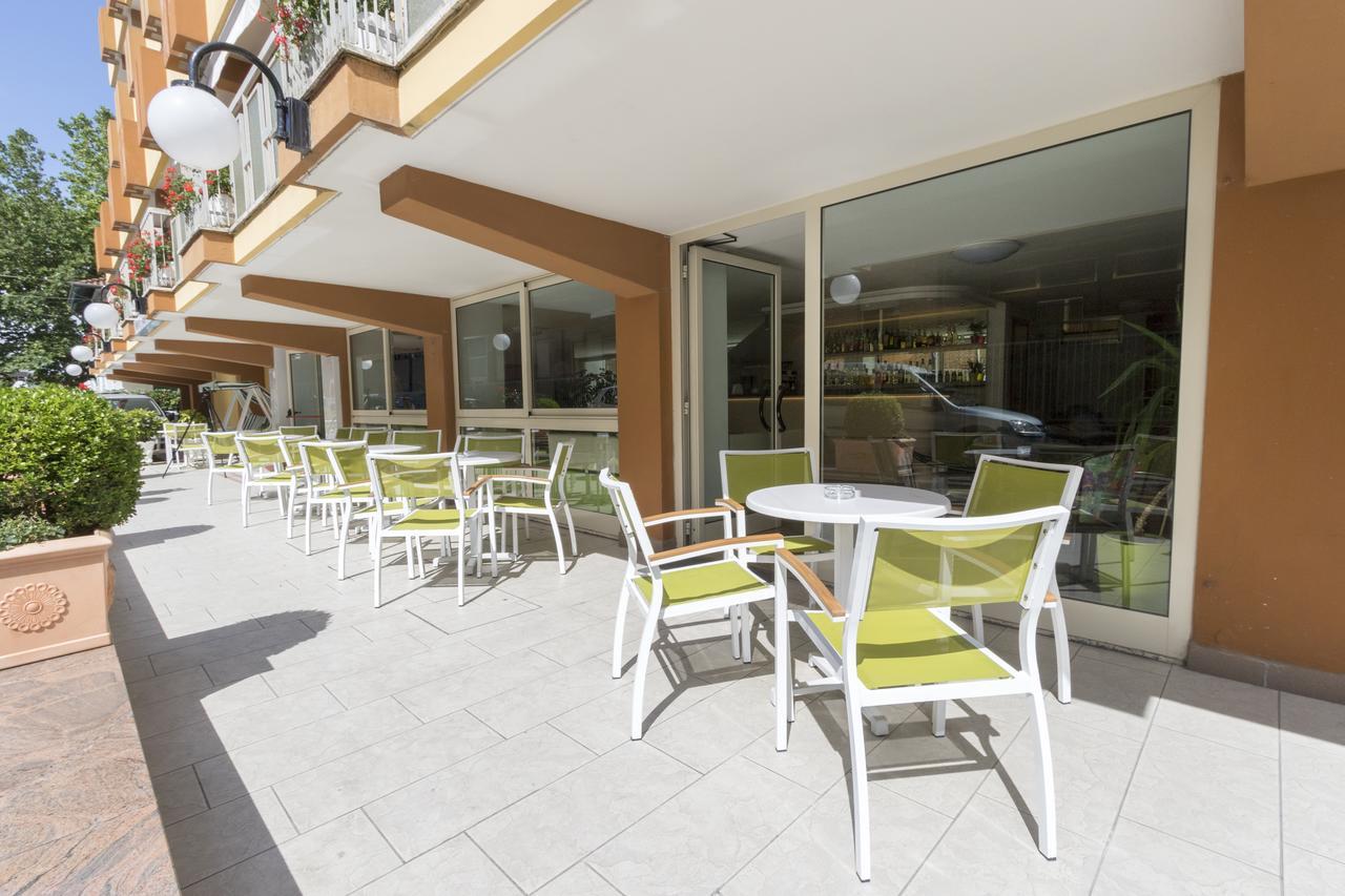 Hotel Tre Assi Rimini Exterior foto